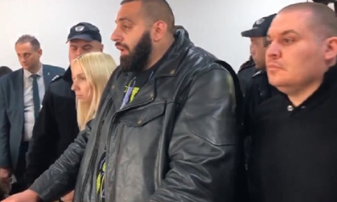 Съдът остави Тошо Куката, Петко Чеченеца и Емили Тротинетката за постоянно в ареста