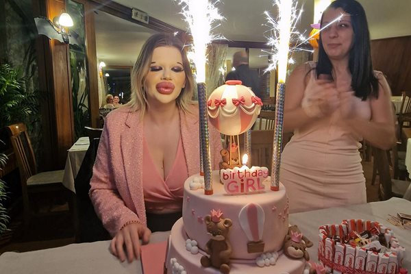 Българското Барби стана на 25: Пожелавам си гадже и хиалурон