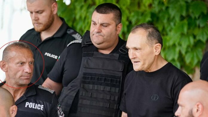 Стоян от „Игри на волята“ пази Божков при ареста